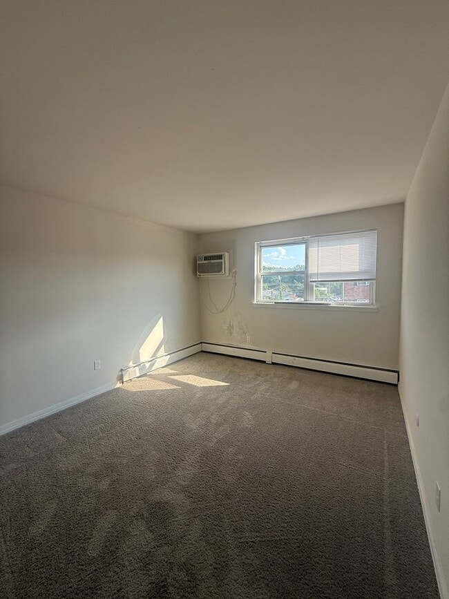 Interior Photo - Colonial Point Apartments