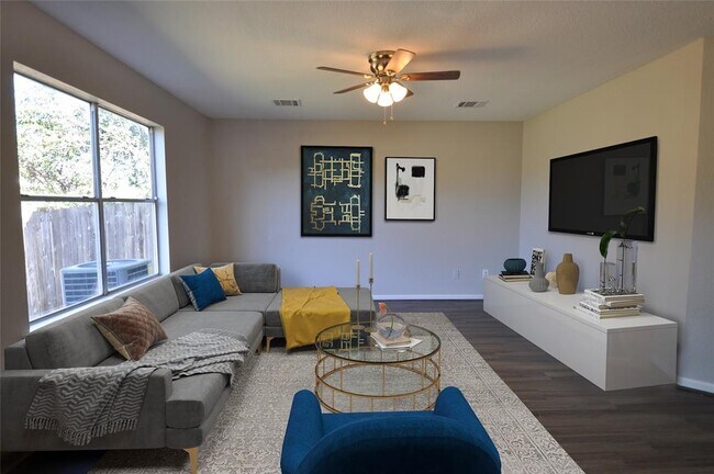 Building Photo - 2113 Whittier Dr
