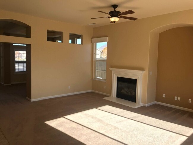 Building Photo - Double Diamond Home for Rent