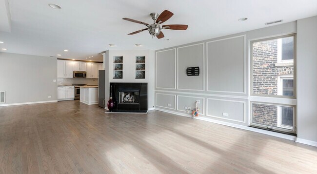 Building Photo - 308 W Evergreen Ave