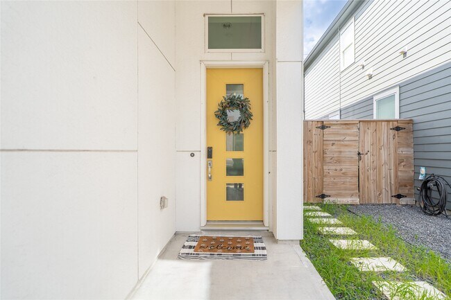 Foto del edificio - 9806 Blissful Pr Ln