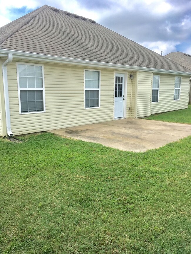Foto del edificio - 3 Bedroom House in Rogers for Rent! Availa...