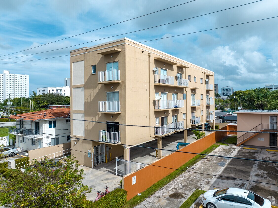 1613 NW 16th Ave Miami, FL 33125 - 1613 NW 16th Ave
