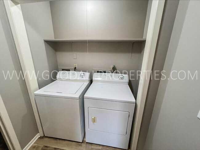 Building Photo - Spring Special! Great Deal on This Two-Bedroom Townhome in Ankeny!