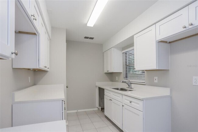 Foto del edificio - 834 Cinnamon Dr