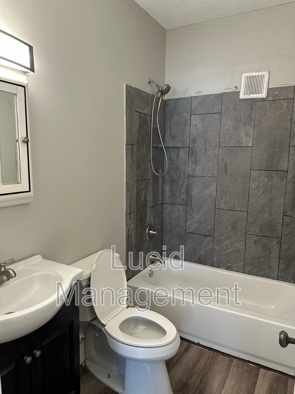 Building Photo - 906 Burton Ave