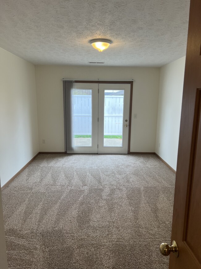 Building Photo - 1280 Sequoia Ct