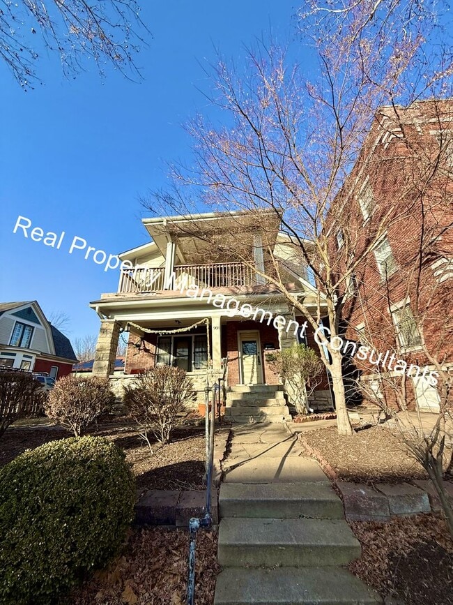 Building Photo - Beautiful Historic 2 bedroom Duplex