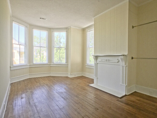 Building Photo - 407 E Park Ave
