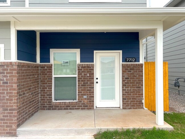 Building Photo - Contemporary gem with unique color blocks!