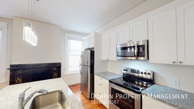 Building Photo - 409 S Pine St