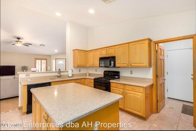 Foto del edificio - 3 br, 2 bath House - 15842 W CARMEN DR