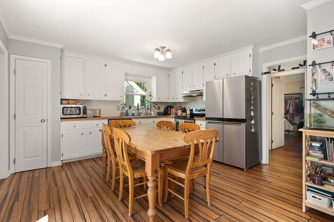 Building Photo - Charming and Private 4bd/2ba Home in Durha...