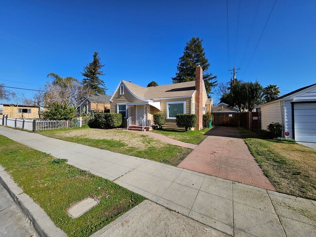 Foto del edificio - Cozy Home Close To UOP