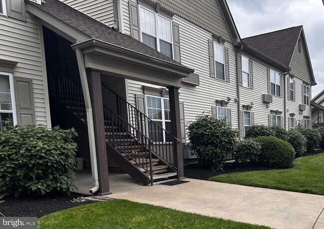 Foto del edificio - 137 Roosevelt Blvd