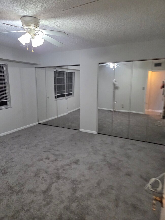 Foto del edificio - 3001 W Rolling Hills Cir