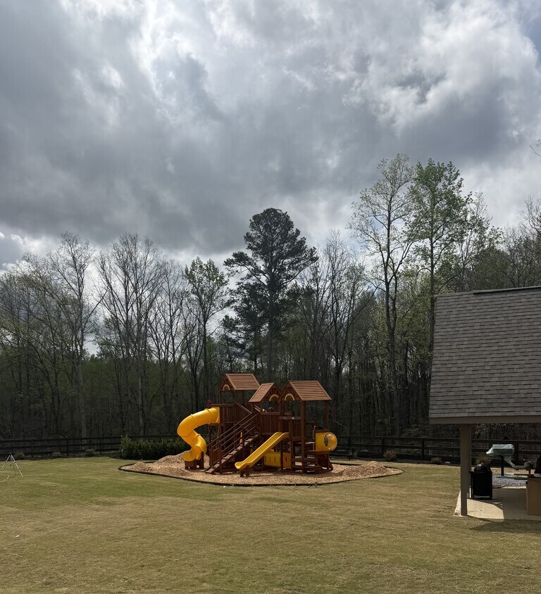 Foto del edificio - 299 Summit Dr W