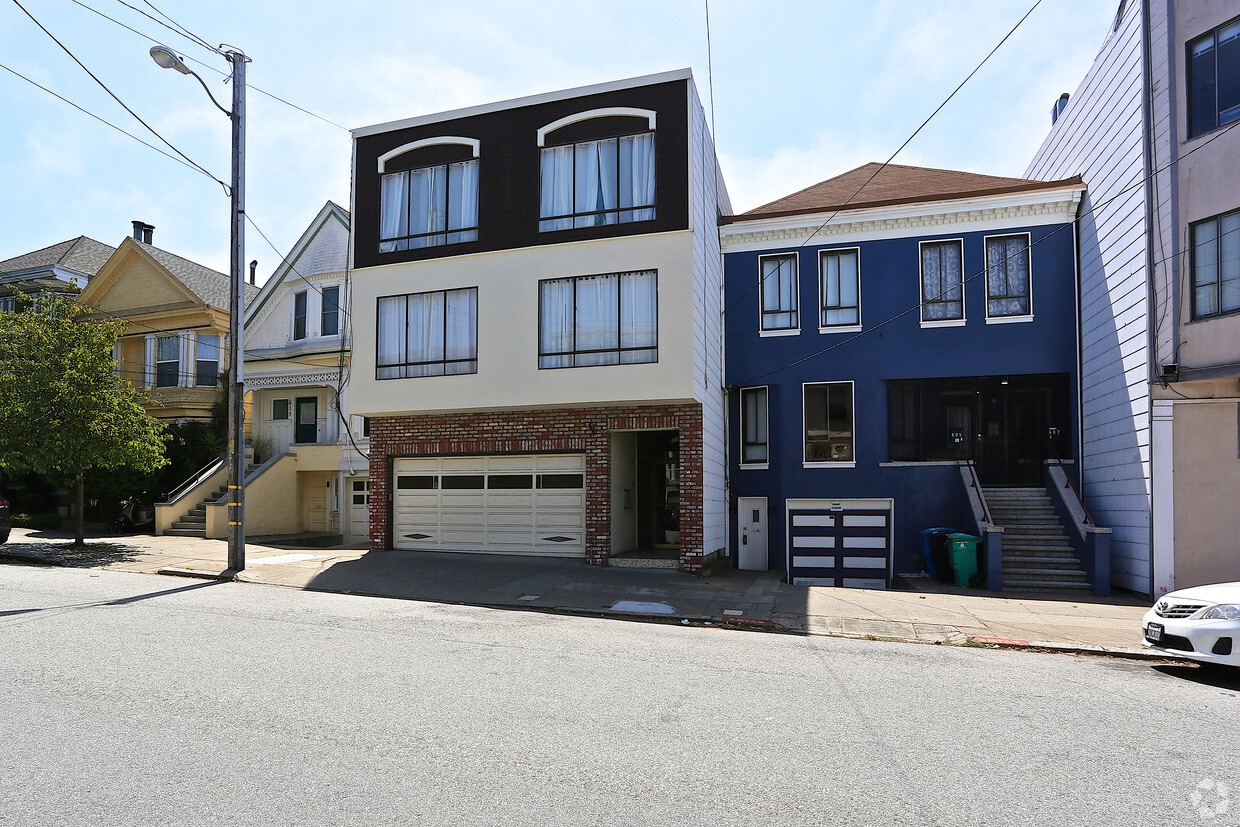 Primary Photo - 611 4th Ave