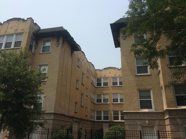 facade - 4746 N Albany Ave