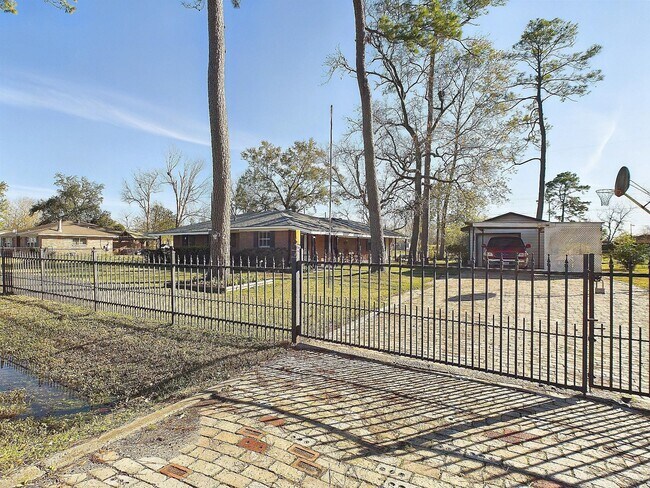Building Photo - 2814 Balmorhea Ave