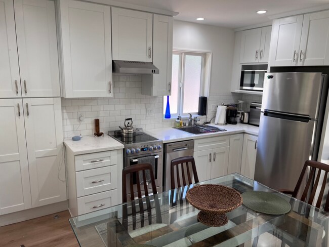 Building Photo - 156 E Creek Dr