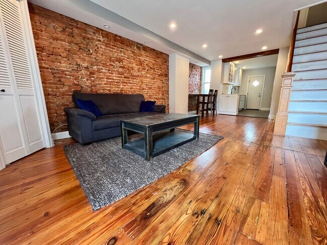 Building Photo - Newly Renovated 2-Bedroom Townhome in Port Richmond! Available NOW!