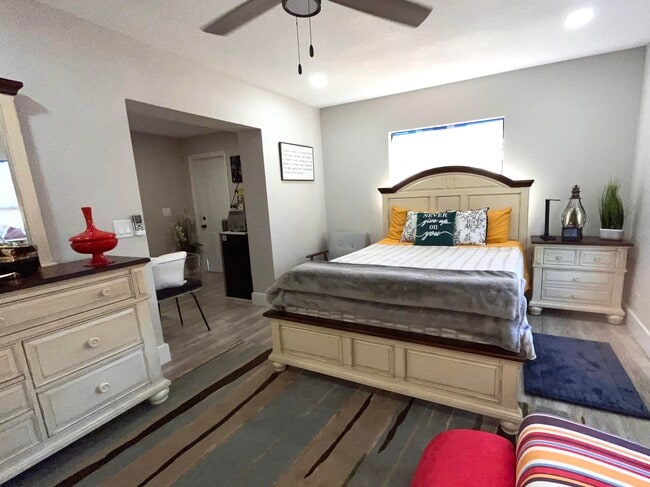 Foto del edificio - 2474 SE Calais St