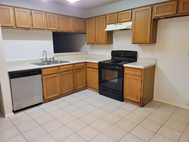 Building Photo - 2563 Summit Ln