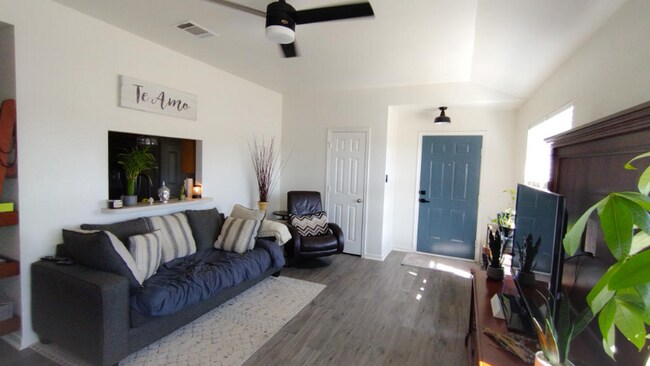 Foto del edificio - 1002 Hickory Ln