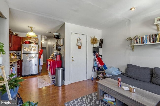 Foto del edificio - 238 W Girard Ave