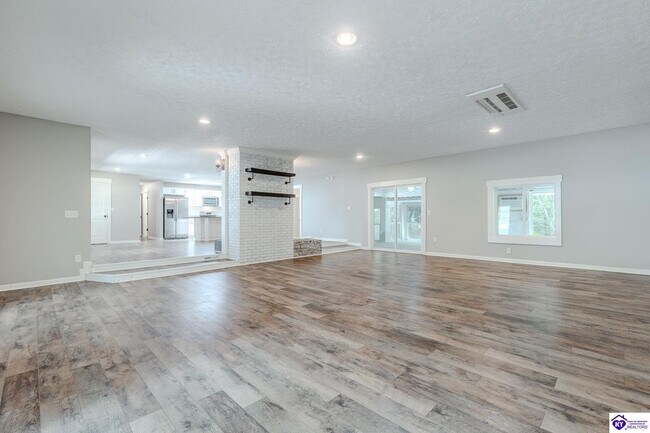 Foto del edificio - 343 Meadowview Dr