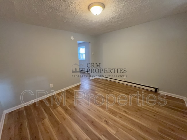 Building Photo - 1528 E Gimber St