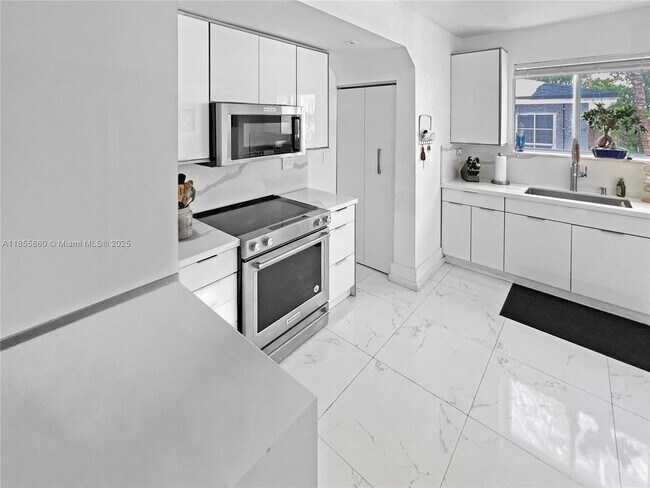 Foto del edificio - 841 NW 15th Ave