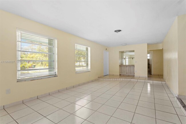 Building Photo - 12905 NE 4th Ave