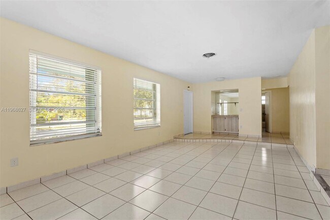 Foto del edificio - 12905 NE 4th Ave