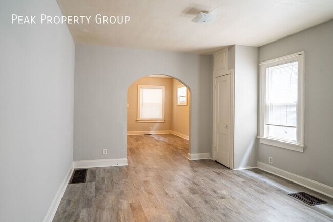 Foto del edificio - Available NOW! 3 Bedroom Duplex Located in...