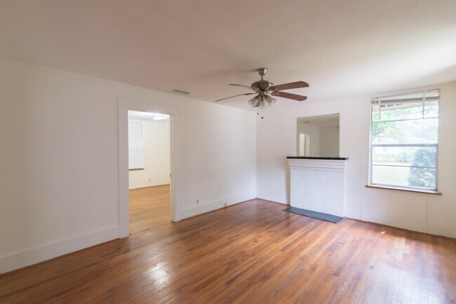 Building Photo - 2020 Hollywood Dr