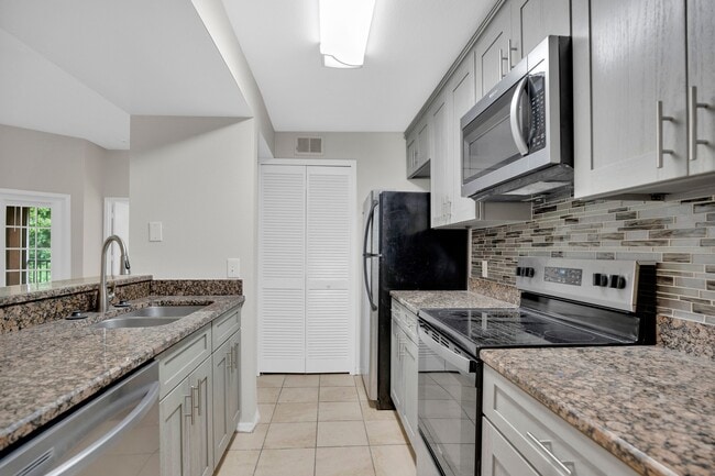 Building Photo - 421 Summit Ridge Pl