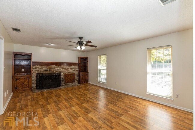 Foto del edificio - 404 E First St