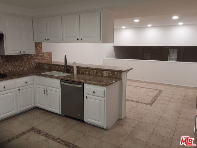 Building Photo - 4320 Glencoe Ave #4