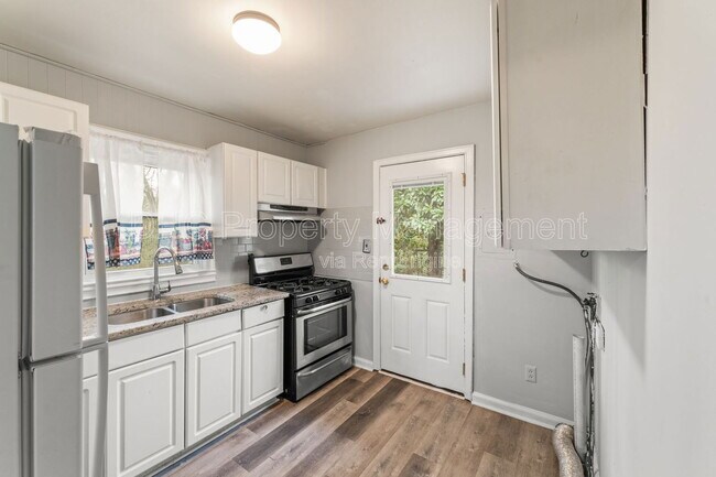 Foto del edificio - 575 Georgia Ave