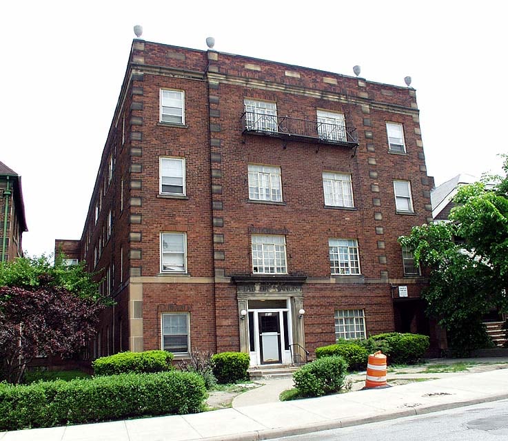 Building Photo - Taylor Gardens