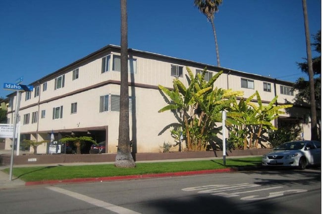 Building Photo - 801 Idaho Ave