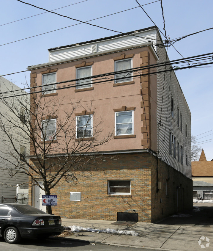 Building Photo - 604 Monroe Ave