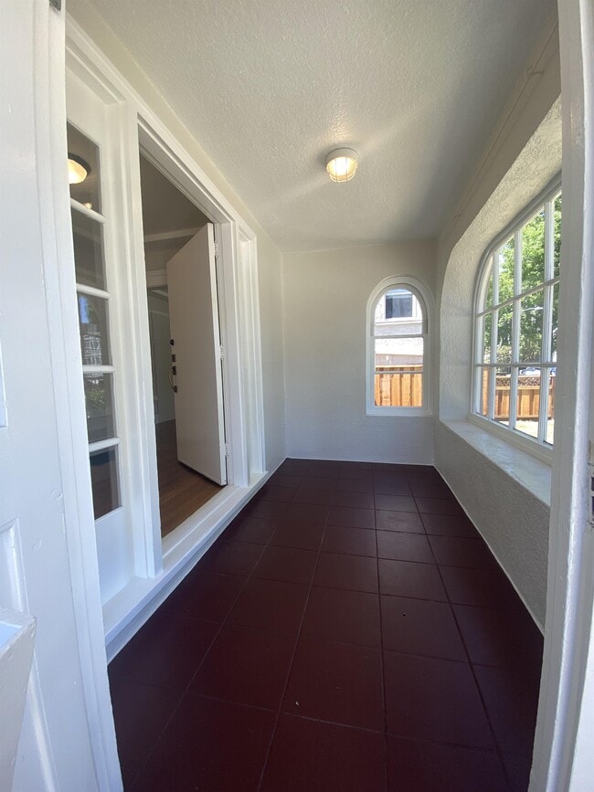 Building Photo - 1401 Bellevue Ave