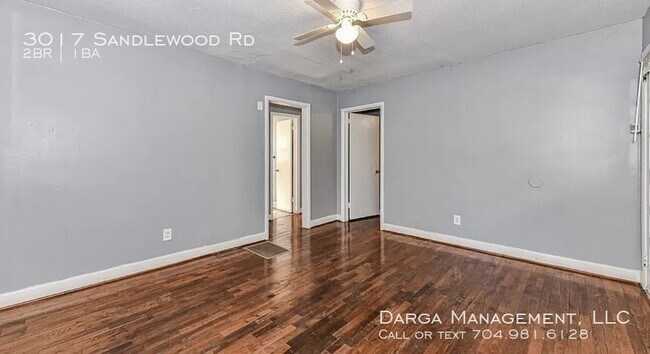 Foto del edificio - 3017 Sandlewood Rd