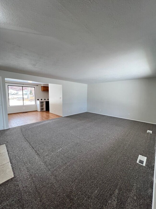 Foto del edificio - 3 Bedroom, 2 bath home in Moyina Heights *...