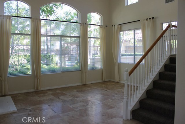 Building Photo - 107 Tierra Montanosa