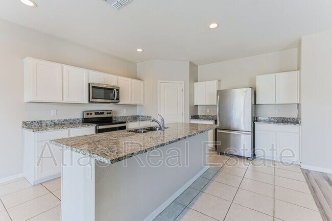 Foto del edificio - 35226 W Santa Clara Ave