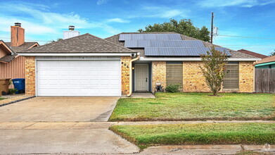 Building Photo - 806 Mariana Dr